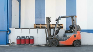 Складская техника для перемещения грузов / Фото: freepik.com