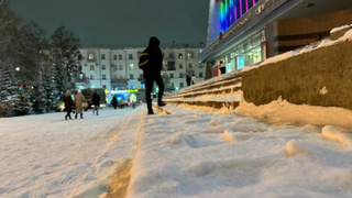 Снег на ступенях в центре Барнаула / Amic.ru