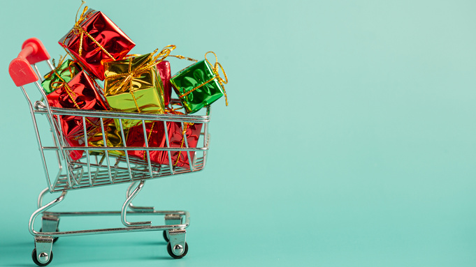 Праздничная продуктовая корзина / Фото:
jcomp / freepik.com