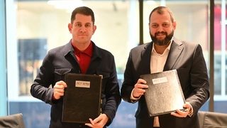 Гендиректор ЕТО Виталий Перевалов и исполнительный директор РСТ Максим Зинченко / Фото предоставлено компанией