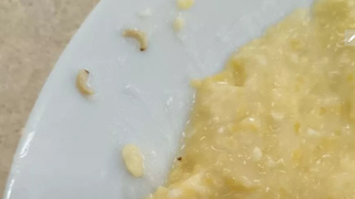 Каша с червями из столовой / Фото: соцсети