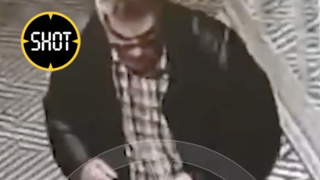 Мужчина ударил ребенка в Курчатове / Кадр: SHOT