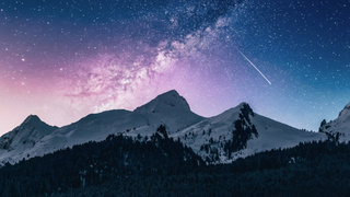 Звездное небо в зимних горах / Фот о: unsplash.com