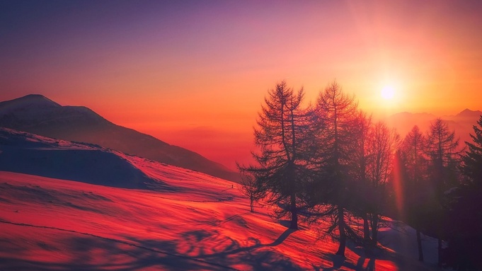 Восход Солнца в зимних горах / Фото: pixabay.com