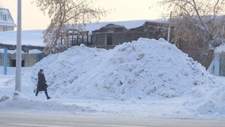 Сугробы после снегопада / Фото: amic.ru