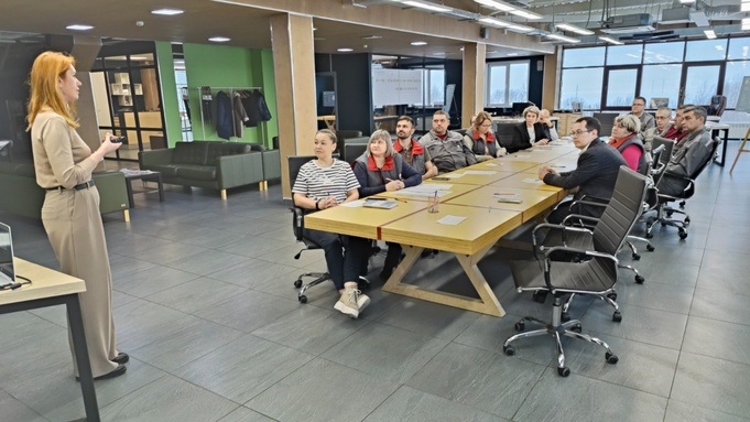 На заводе "Русская кожа" / Фото: ackr22.ru