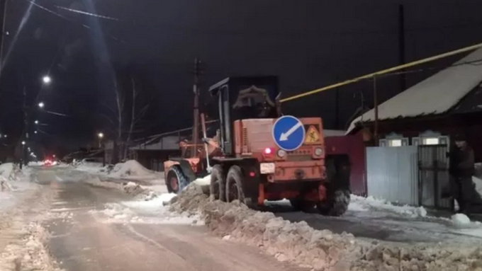 Уборка снега в Барнауле / Фото: Banraul.org