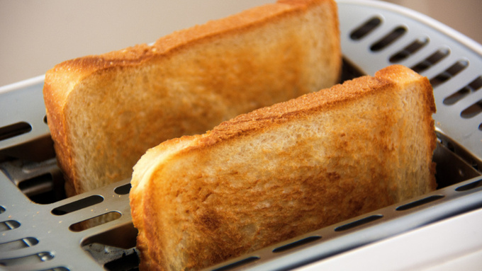 Хлеб в тостере / Фото: pxhere.com