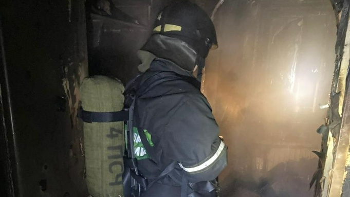 Пожар на улице Эмилии Алексеевой в Барнауле / Фото: МЧС Алтайского края