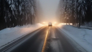 Снежная буря на трассе / Изображение: нейросеть YaART