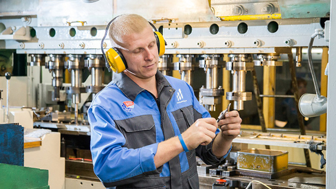 На бийском предприятии "Сибприбормаш" / Фото: ackr22.ru