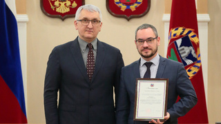 Виталий Снесарь и Алексей Резинкин / Фото: пресс-служба губернатора Алтайского края В.П. Томенко

