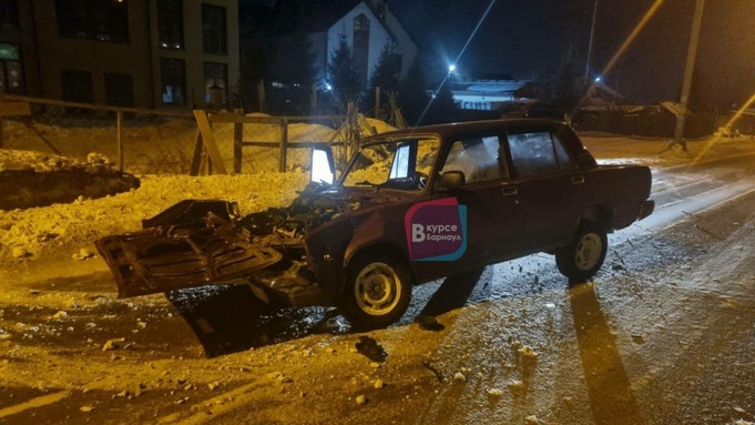 ДТП на проспекте Коммунаров в Барнауле / Фото: "В курсе 22"