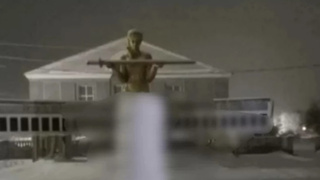 Неприличная фигура у мемориала ВОВ / Фото: "В курсе 22"