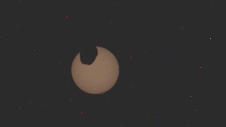 Солнечное затмение на Марсе / Скриншот видео NASA