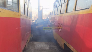 ДТП на Малахова — Юрина в Барнауле / Фото: "Инцидент Барнаул"
