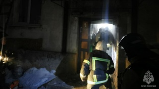 Пожар на улице 2-й Строительной в Барнауле / Фото: ГУ МЧС России по Алтайскому краю