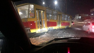 Сход трамвая с путей на улице Попова / Фото: "Инцидент Барнаул"