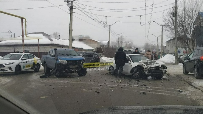 ДТП на улице Матросова / Фото: "Инцидент Барнаул"