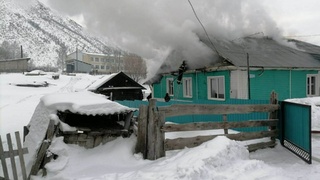 Пожар в селе Чарышское / Фото: МЧС Алтайского края
