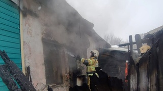 Пожар на улице Хлебозаводской / Фото: МЧС Алтайского края