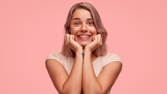 Брекеты / Фото: wayhomestudio / Freepik