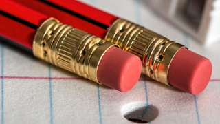 Карандаши и тетрадь / Фото: pxhere.com/ru/photo/844302