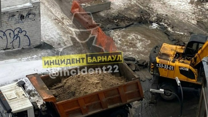 Фото с места коммунальной аварии / "Инцидент Барнаул"