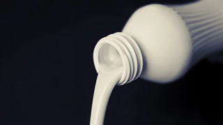 Молоко в бутылке / Фото: pxhere.com