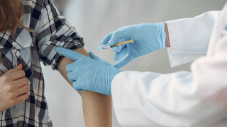 Вакцинация. Прививка / Фото: prostooleh / freepik.com