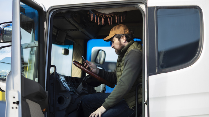 Водитель. Электронный путевой лист / Фото: freepik.com