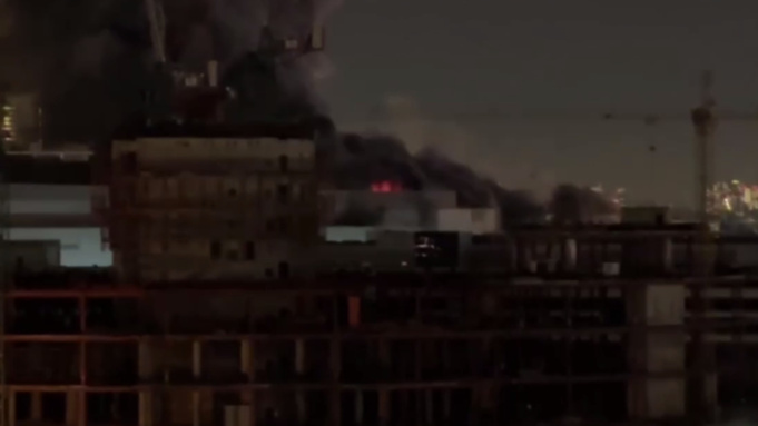 Дым над зданием "Крокус Сити Холл" / Фото: Baza
