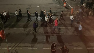 Люди бегут от "Крокус Сити Холла" / Фото: amic.ru