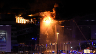 Охваченный огнем "Крокус Сити Холл" / Фото: ТАСС