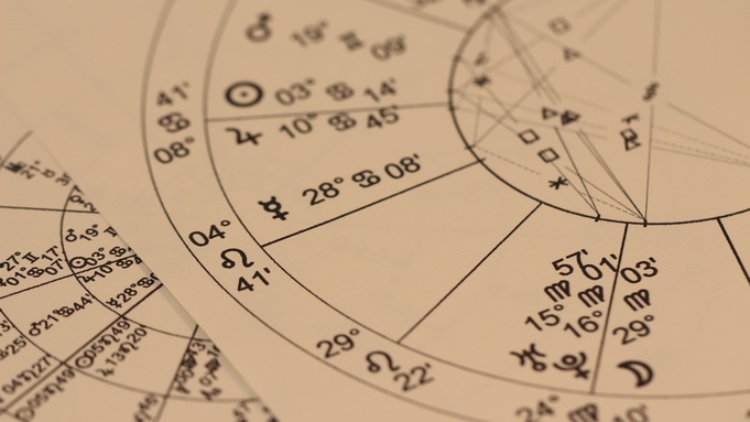 Расчеты для составления гороскопа / Фото: pixabay.com