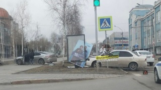 ДТП на пересечении проспекта Ленина и улицы Ползунова / Фото: "Инцидент Барнаул"