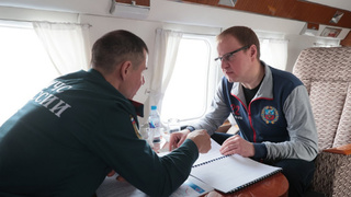 Виктор Томенко в Михайловском районе / Фото: Антон Федотов