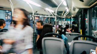 Люди в автобусе / Фото: unsplash.com