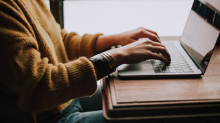 Человек за ноаутбуком / Фото: unsplash.com