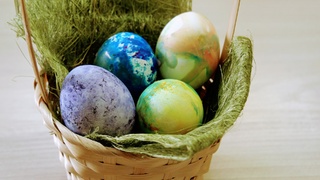 Раскрашенные пасхальные яйца /Фото: amic.ru