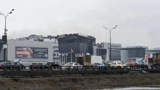 "Крокус Сити" на следующий день после теракта / Фото: amic.ru