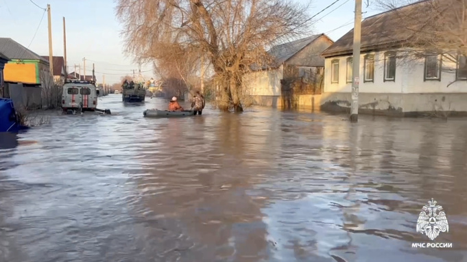 Наводнение в Орске / Кадр: МЧС России