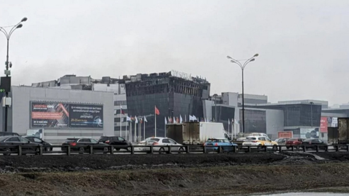 "Крокус Сити" на следующий день после теракта / Фото: amic.ru