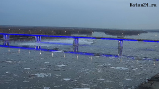 Крупные льдины на поверхности Оби / Фото: Katun24.ru