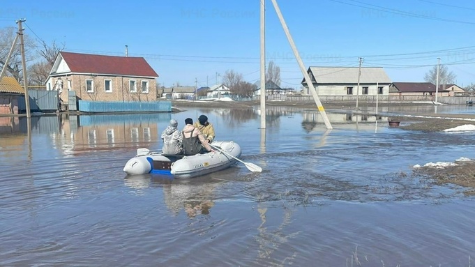 Наводнение в Оренбургской области / Фото: t.me/pojarnoe_depo
