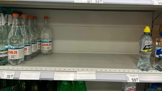 Полки с водой в магазине / Фото: amic.ru