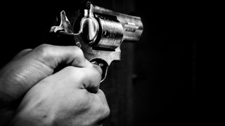 Пистолет в руках / Фото: pxhere.com