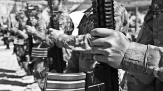 Солдаты с винтовками / Фото: pxhere.com