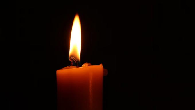 Зажженная свеча / Фото: unsplash.com