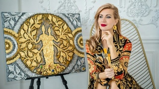 Елена Карлова и ее работа / Фото предоставлено&nbsp;художницей